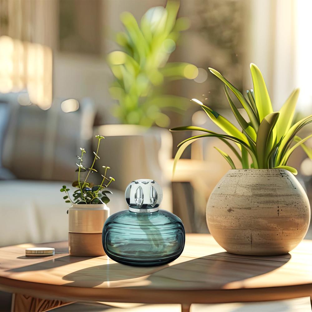 Lampe Berger Enigma blau, gestaltet von der Design Agentur De Vog für Maison Berger Paris
